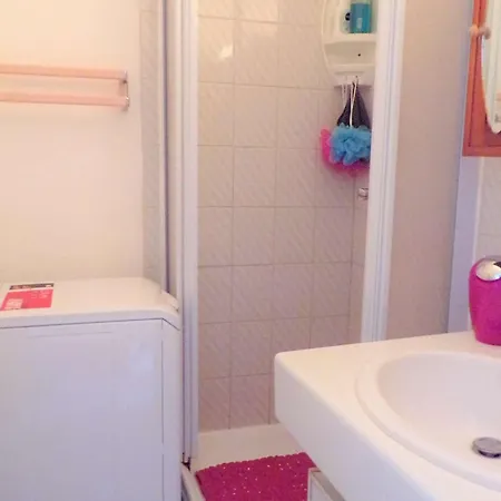 2 Pieces Avec Piscine, Proche Et Commerces, Quartier Calme Avec Parking Prive - Fr-1-328-145 Apartment