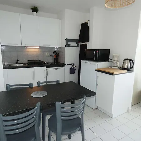 2 Pieces Avec Piscine, Proche Et Commerces, Quartier Calme Avec Parking Prive - Fr-1-328-145 La Grande-Motte